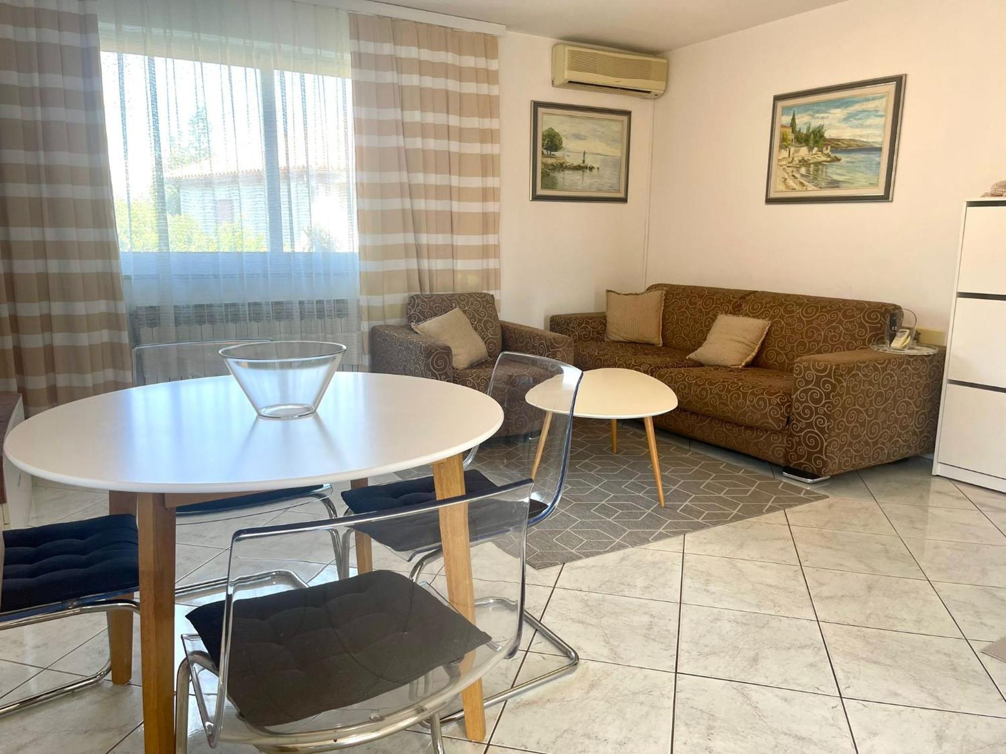 Apartments Maria Umag Bilik gambar
